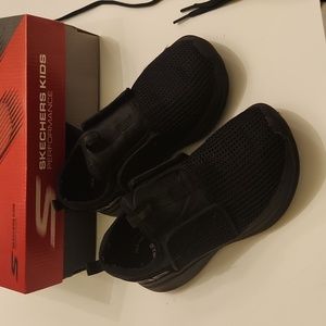 Skechers go run fast welzo shoes, size 3 kids, black, school uniform sne…